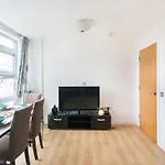 Cozy 2 Bedroom Apartment Near Tower Bridge