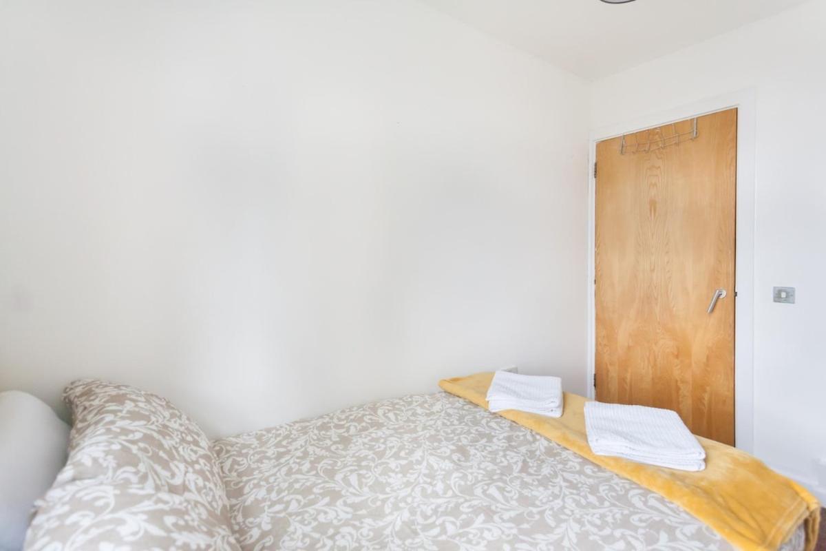 Cozy 2 Bedroom Near Tower Bridge * Londra