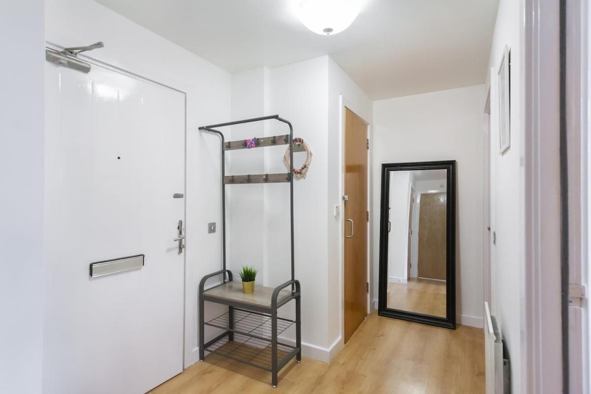 Cozy 2 Bedroom Near Tower Bridge * Londra